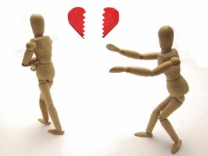 彼氏の気持ちが冷める原因と別れを回避する対策は？