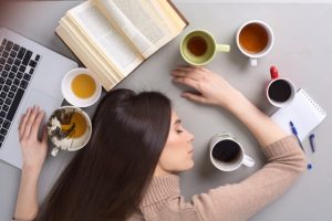 彼女のいびき、歯ぎしりがうるさくて眠れない時の対処法は？