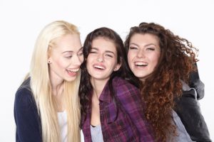 彼女が友達を優先しすぎ!悩む前に確認したい5つの事